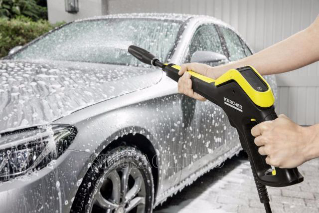 Rửa xe thường xuyên để giúp xe luôn sáng bóng, sạch đẹp
