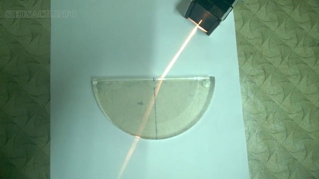 Một ví dụ khác về sự khúc xạ ánh sáng của một vật