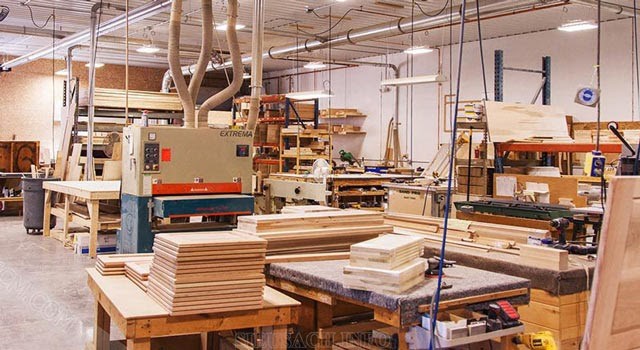 Vai trò của máy đánh nhám cầm tay trong công nghiệp sản xuất đồ gỗ hiện nay